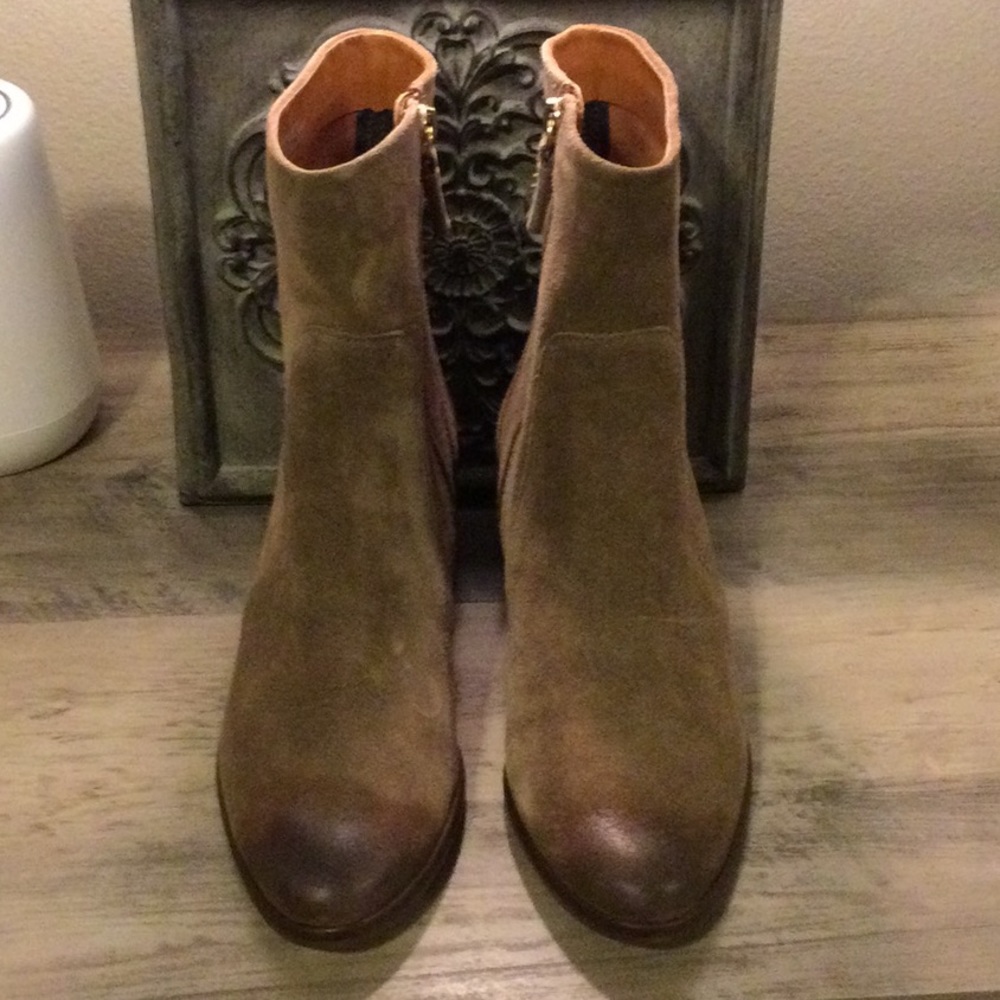 Nubuck suede booties